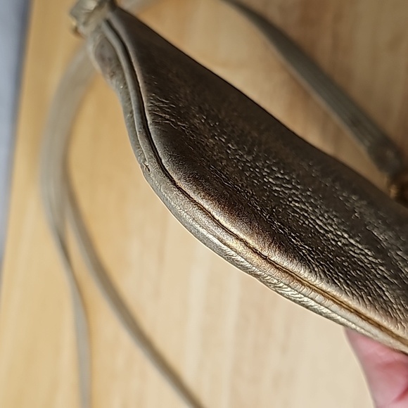 Marc Jacob's Crossbody Bag Gold Metallic Gold Hardware - Picture 5 of 13